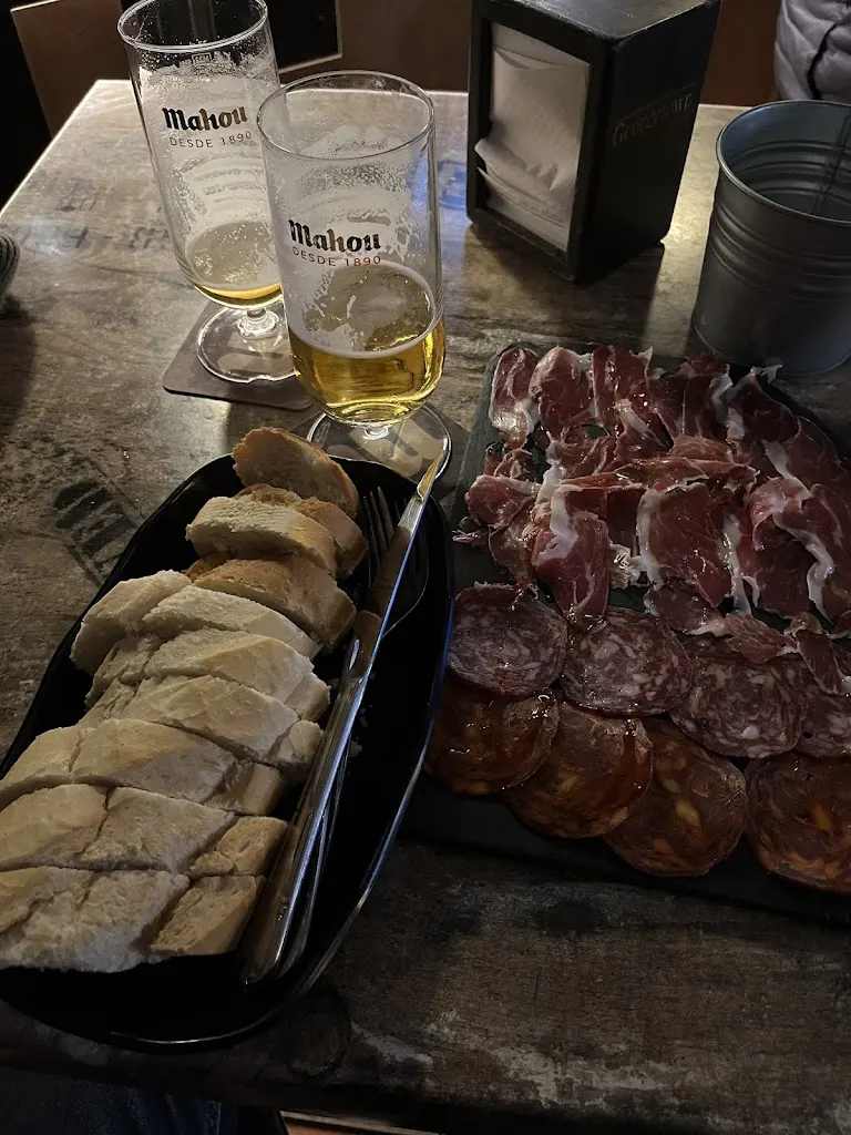 Carlos Mera_Georgetown Bar_Osuna_review