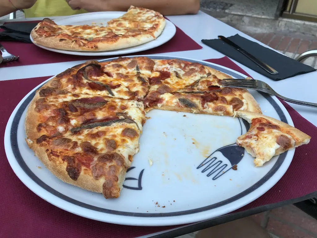 Bartosz Zakrzewski_Pizzería Sienna_Osuna_review