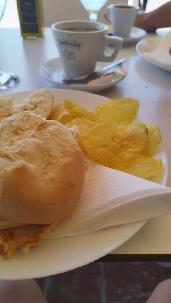 Mercédesz Nemes_Café Bar Las Vegas_Osuna_review