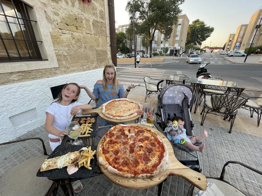 Adam Edmunds_Piccola Pizzas Osuna_Osuna_review