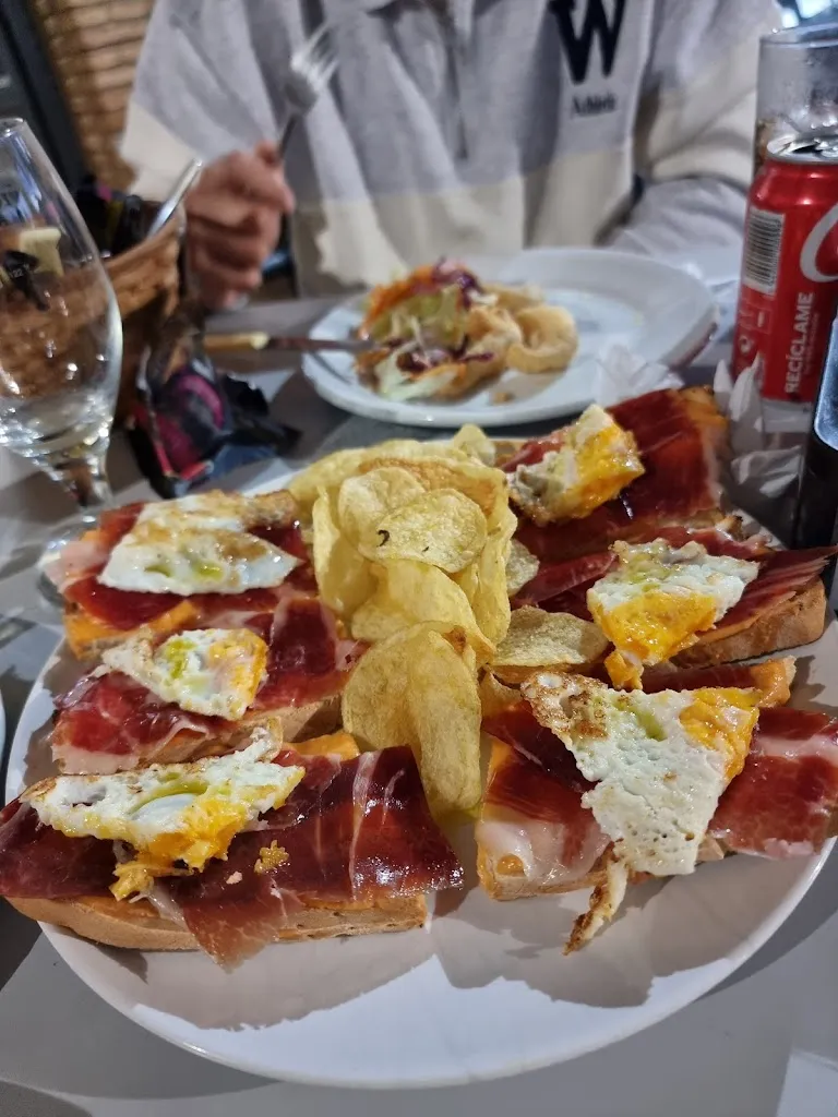 Restaurante La Cerca_Palomares del Río_slider_image_1