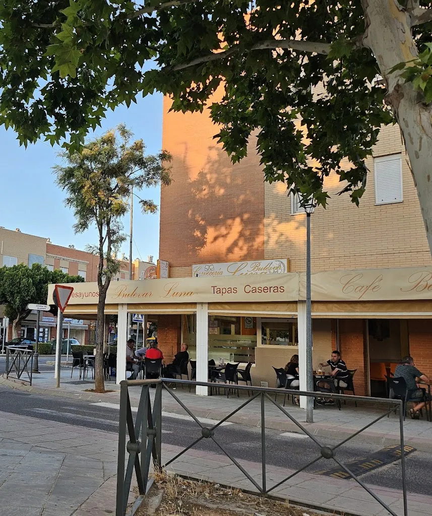 MJose Rubio_Bar Bulevar Luna_Palomares del Río_review