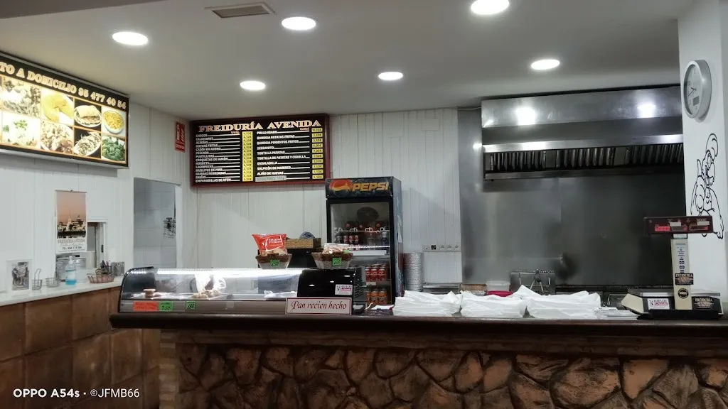 Freiduría Avenida restaurant in Palomares del Río