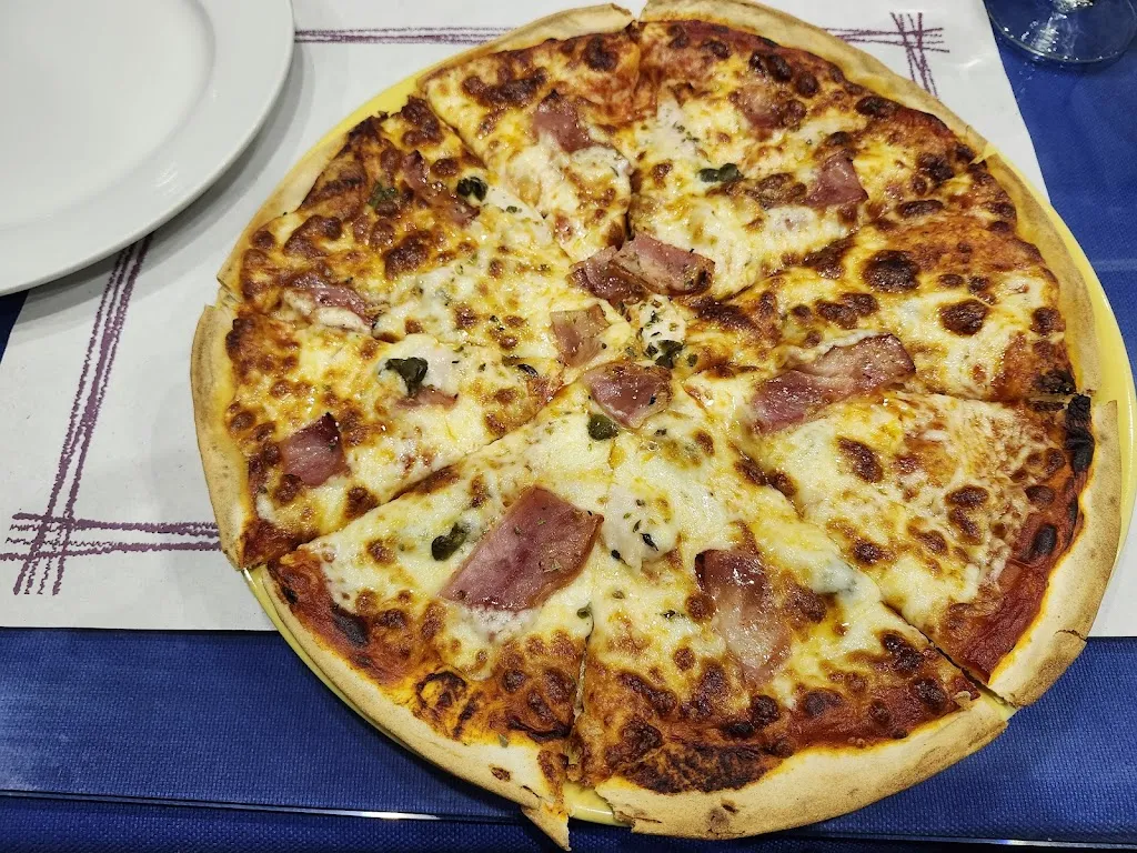 U Hankins_Club social el pedroso_Pedroso El_review