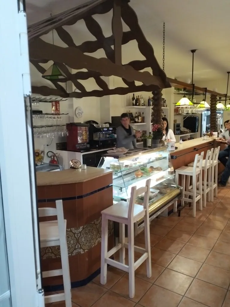 Bar- Restaurante El Picoteo restaurant in Puebla de Cazalla La