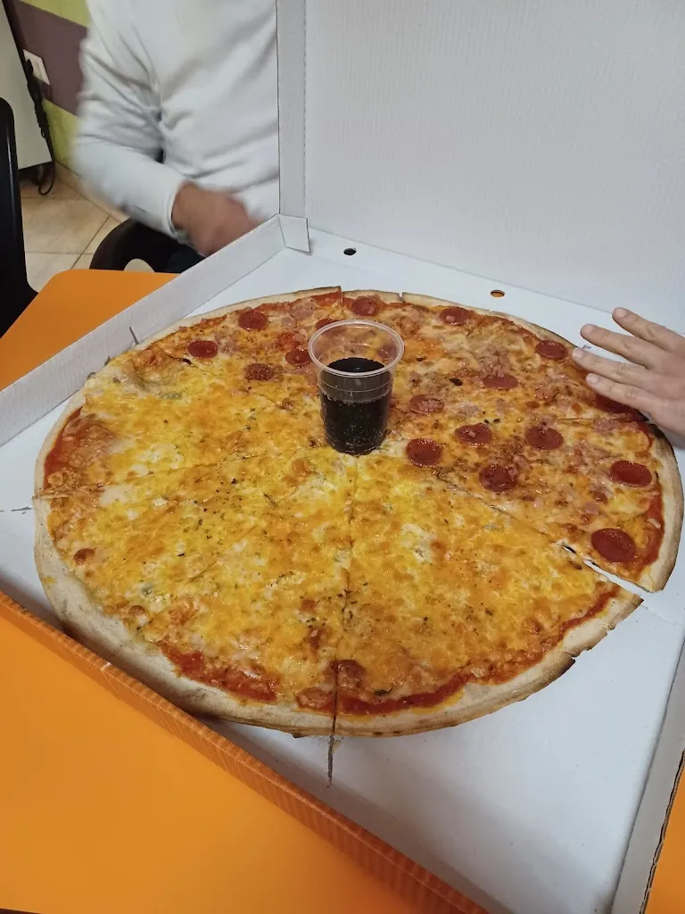 pizzeria buda restaurant in Puebla de Cazalla La