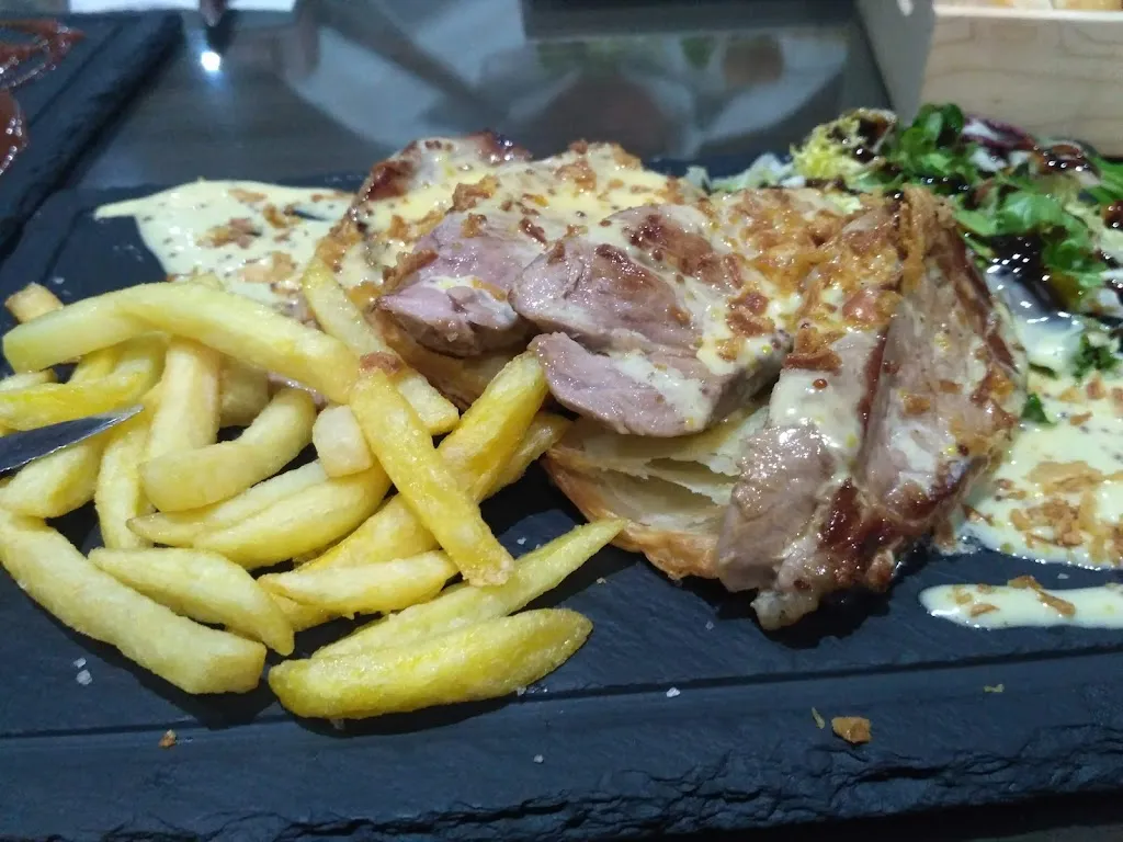 trini lopez_Café Bar Bonsai_Puebla de los Infantes La_review