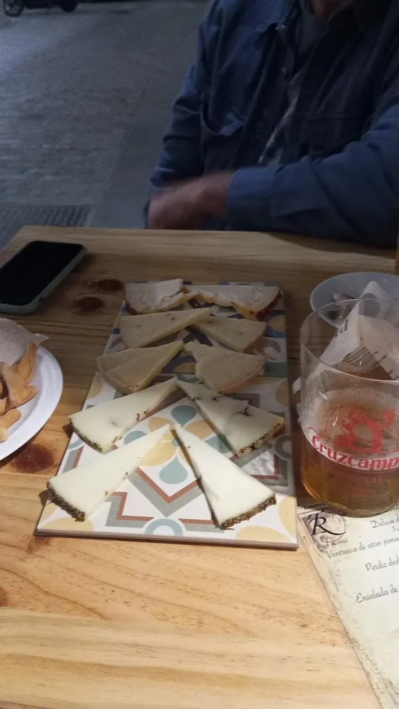 La Bodeguita Cigarrera_Puebla del Río La_slider_image_3