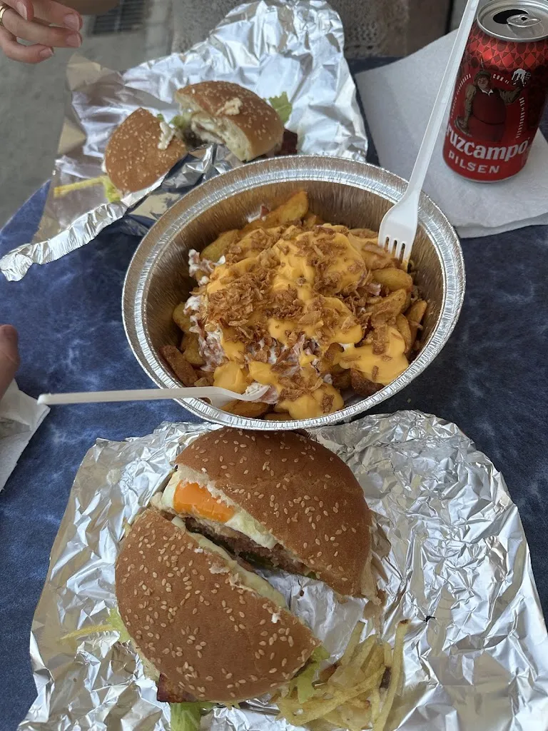 Nejc Ovnik_Hamburguesería El Perriburger_Puebla del Río La_review