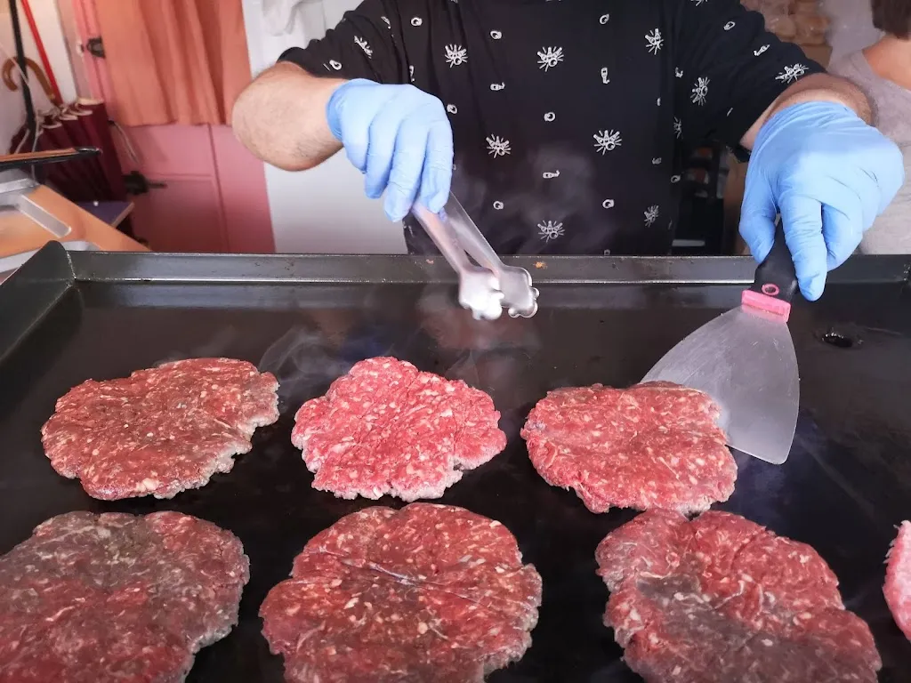 Jose Salgado_Hamburguesería El Perriburger_Puebla del Río La_review