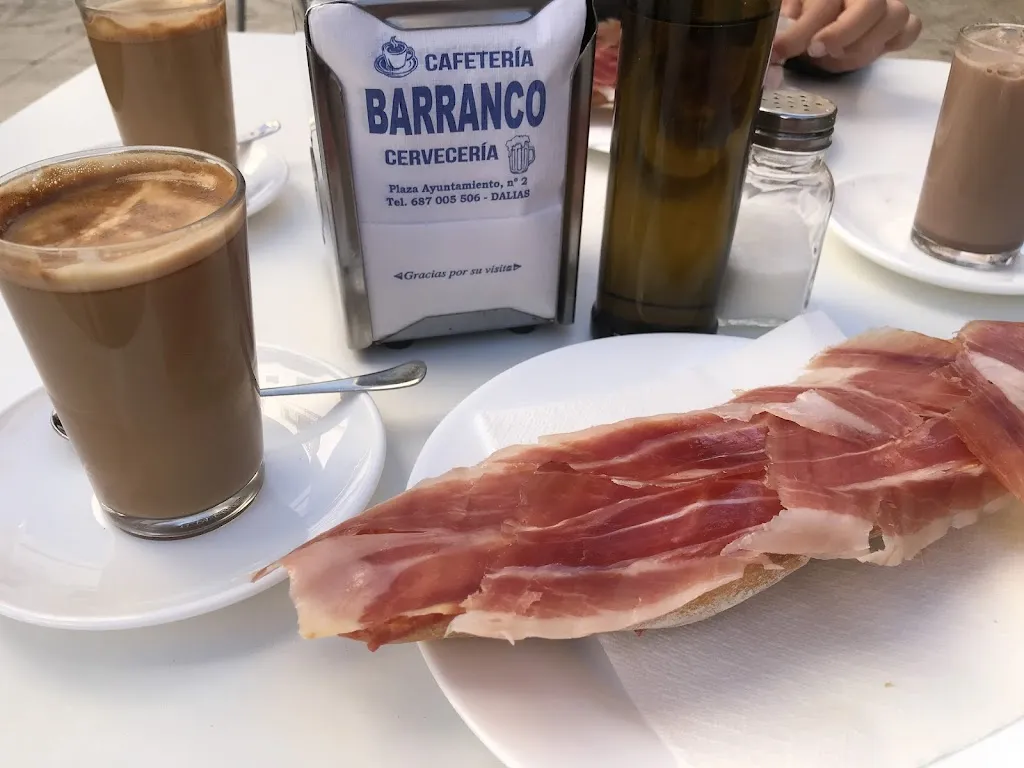 Alfonso Avis_Cafeteria Cerveceria Barranco_Dalías_recensione