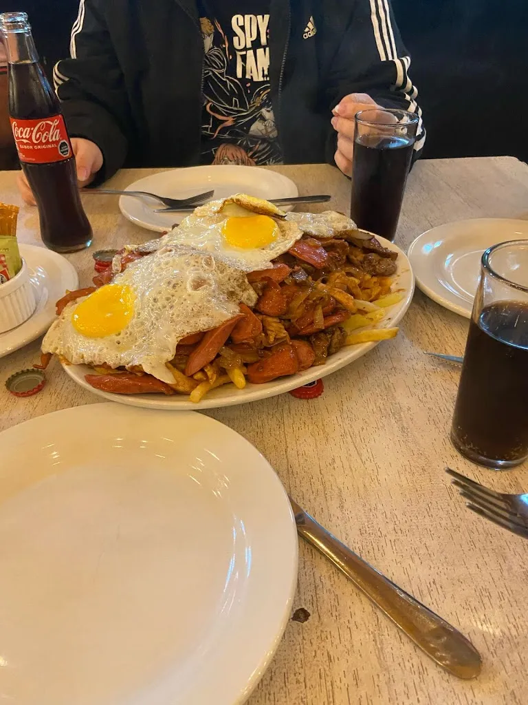 Monserrat Francisca_Entre Cubierto_Peñaflor_review