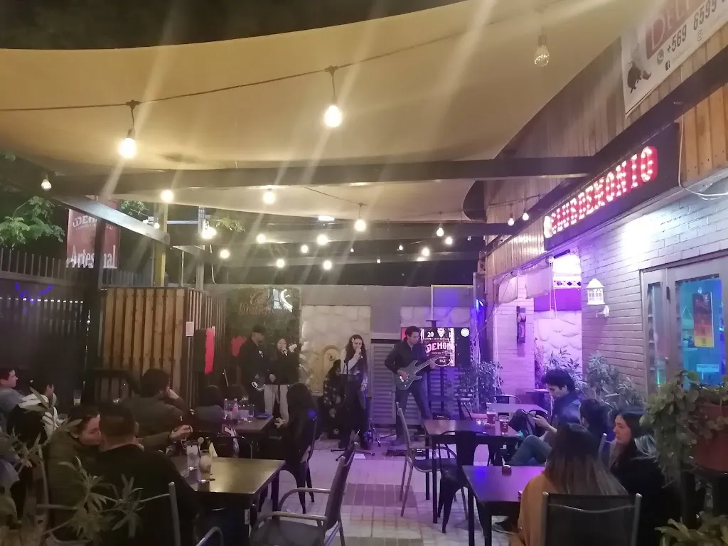 Heraldo Hernandez_Clubdemonio Resto-bar_Peñaflor_review