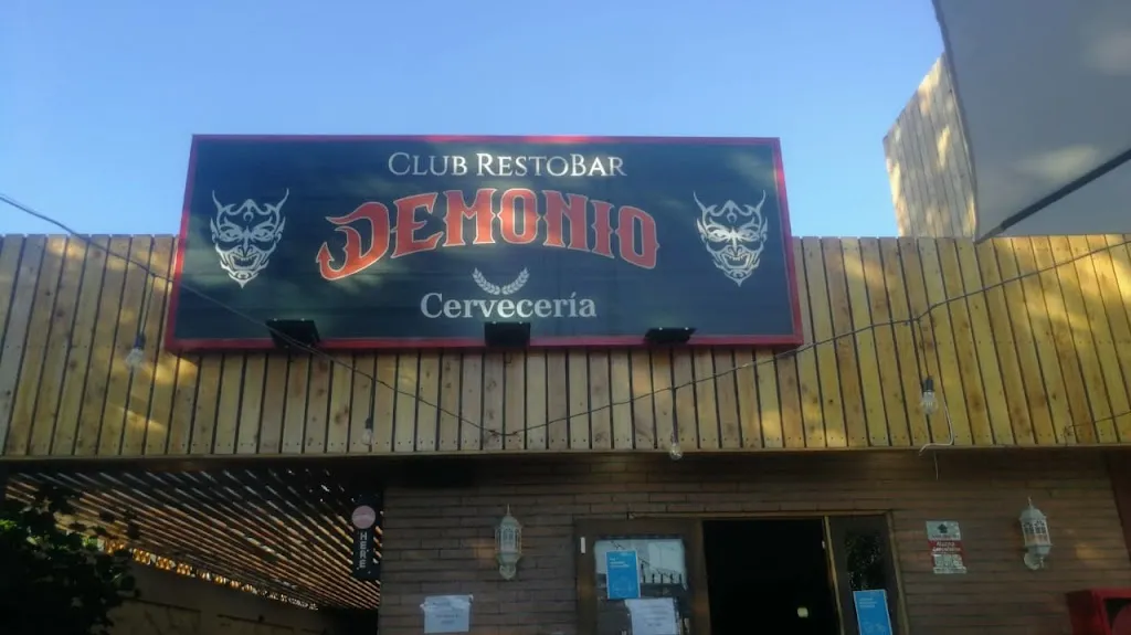 Clubdemonio Resto-bar restaurant in Peñaflor