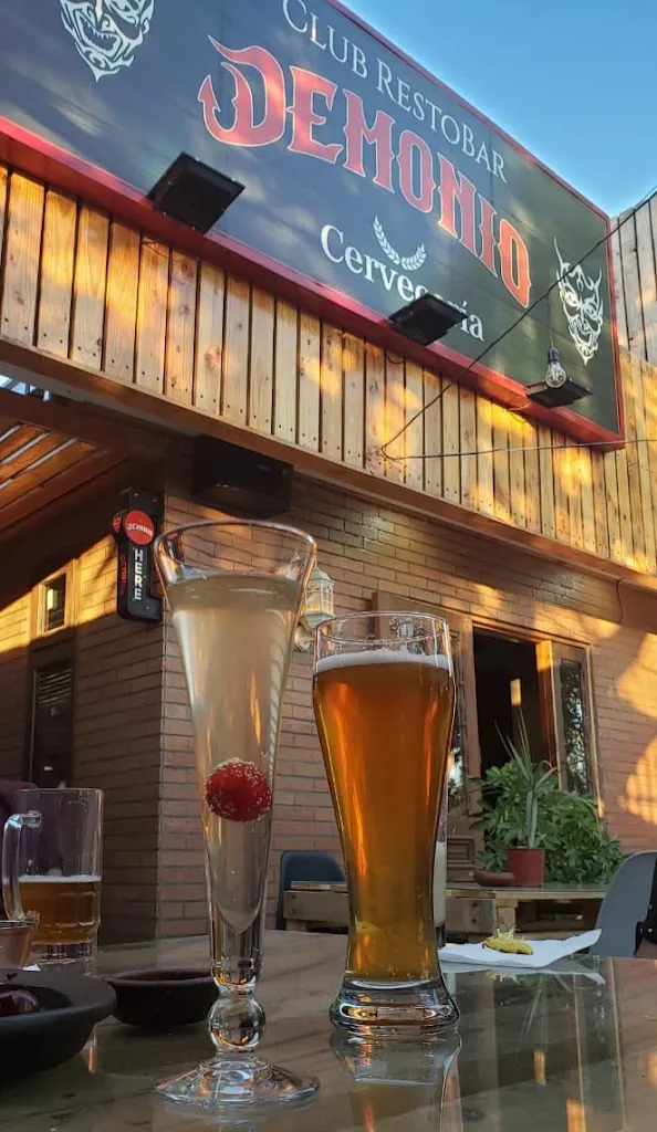 Clubdemonio Resto-bar_Peñaflor_slider_image_3