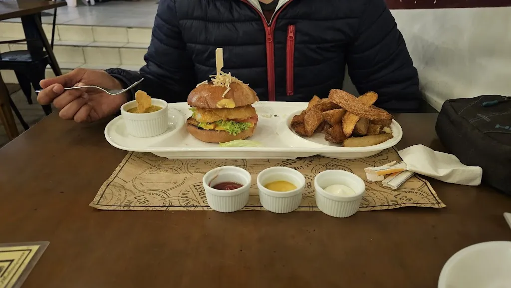 Juan José Zúñiga Ramírez_Pasaporte Multiespacio_Peñaflor_review