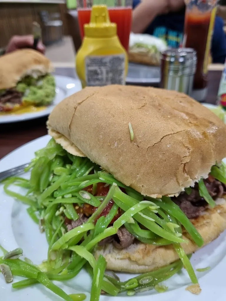 La Plancha Gourmet Sangucheria restaurant in Peñaflor