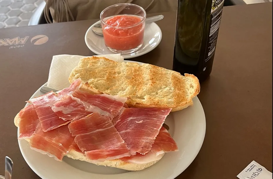 Bar Los Cazadores restaurant in Roda de Andalucía La