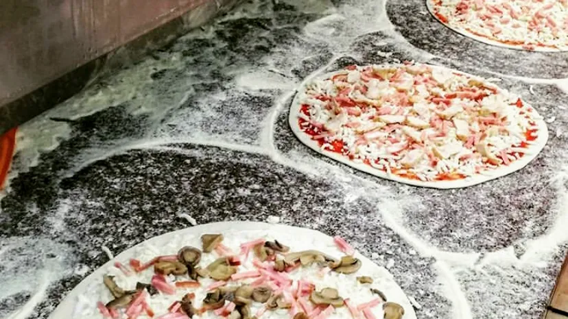 Romeo & Julieta pizza_Roda de Andalucía La_slider_image_1