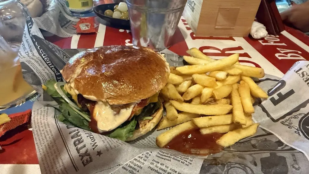 Al'Alai Israel-Dor_Fogg Bar Birras & Burgers_Fines_review