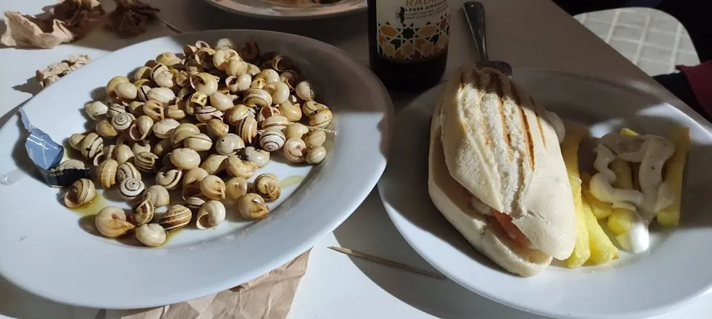 Carmen Zocco_Kiosco del parque ambulatorio Lo NUESTRO_Santiponce_review