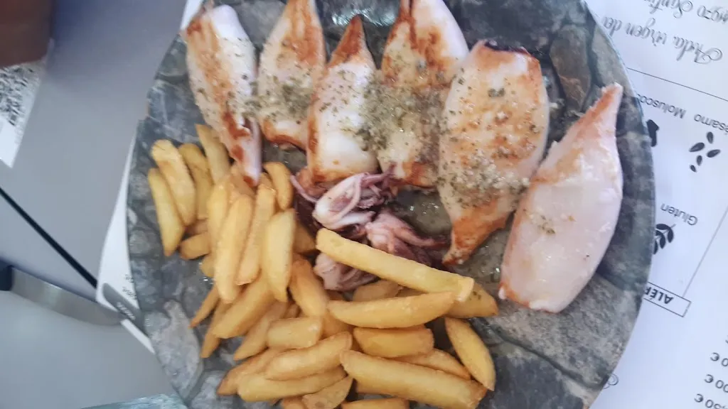 Miguel A A_Kiosco del parque ambulatorio Lo NUESTRO_Santiponce_review