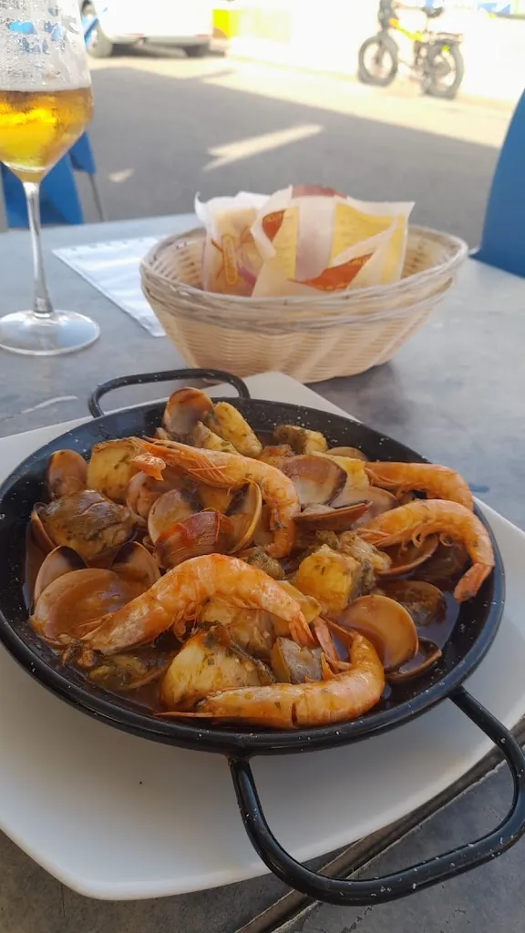 Cerveceria marisqueria El Willy restaurant in Tocina