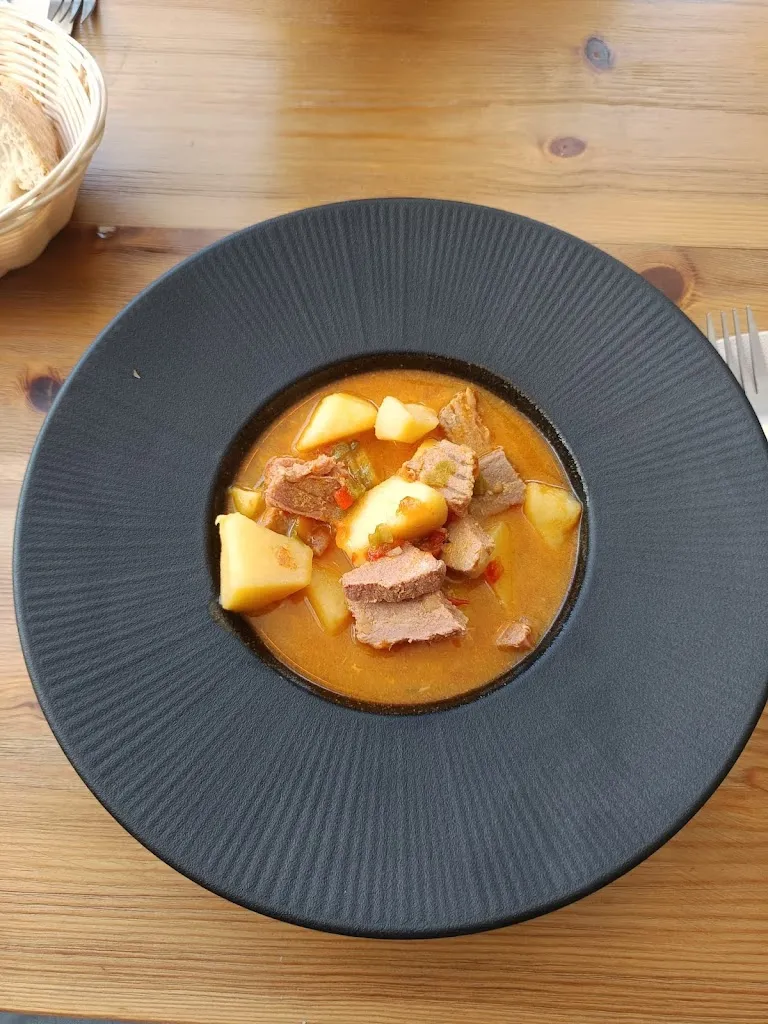 Belén Ortiz_akFabian_Fondón_review