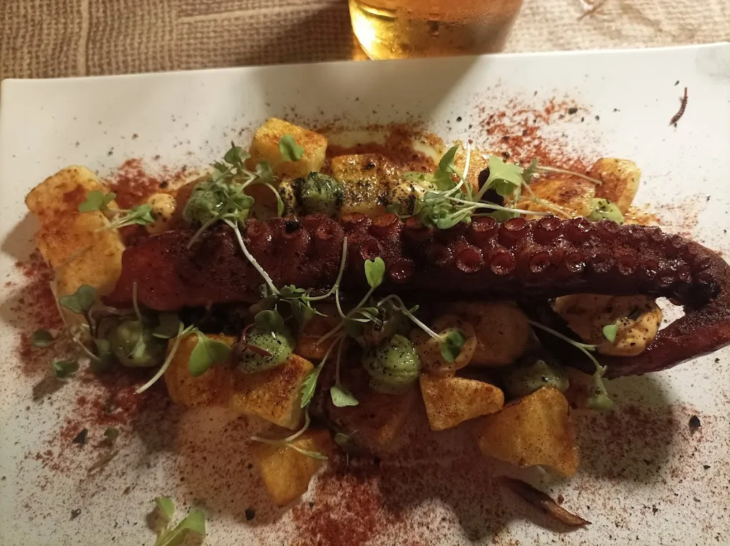 Szilvia Dömök_La Bodeguita Tomares_Tomares_recensione