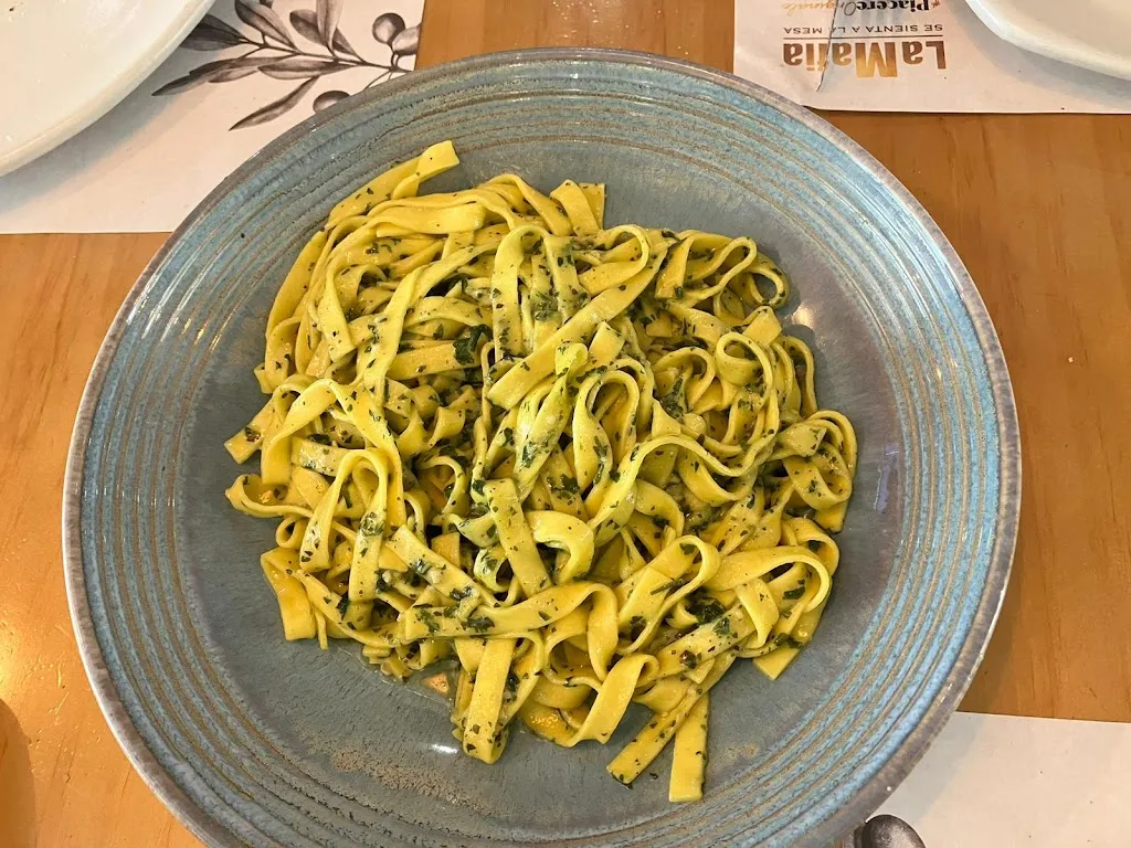 Angel wolf_La Mafia se sienta a la mesa_Tomares_review