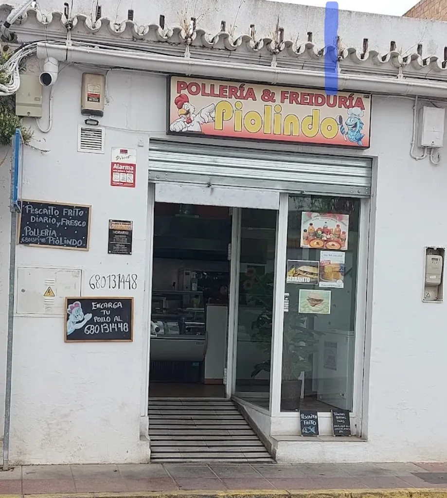 Pollería y freiduria Piolindo restaurant in Umbrete