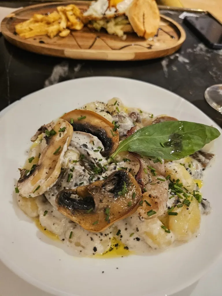 Yann van Dam-Sanchis_Pan y Circo / Restaurante en el centro de Sevilla_Sevilla_review