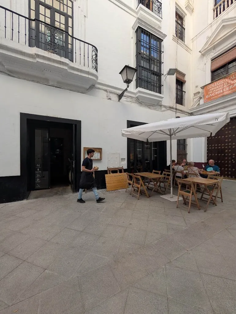 Yolanda Chen_Perro Viejo_Sevilla_recensione