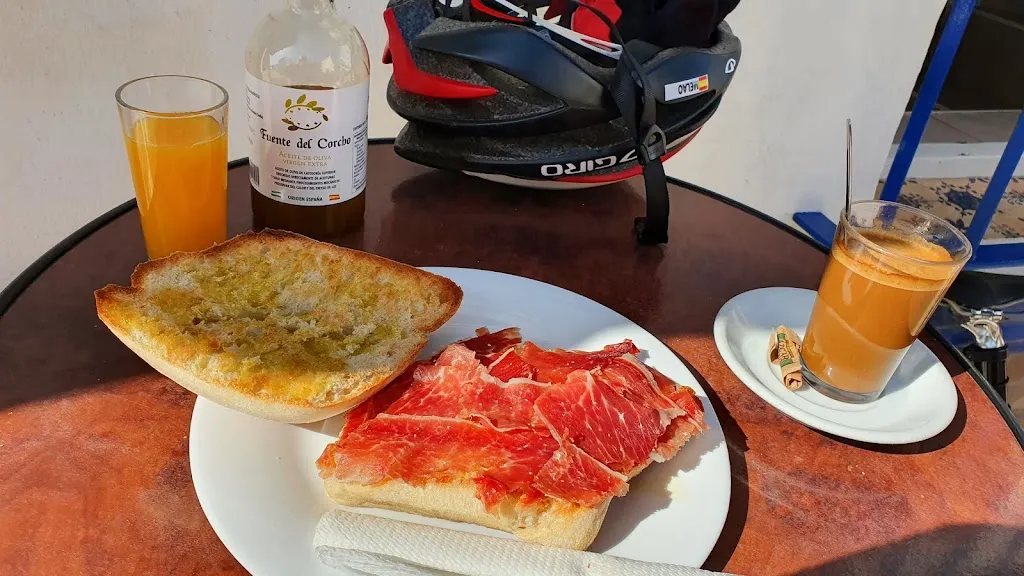 José Madrid_Bar casa chica_Villamanrique de la Condesa_review