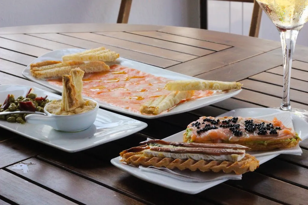 Aquí Santoña - Tienda y Tapas_Carboneras_slider_image_2