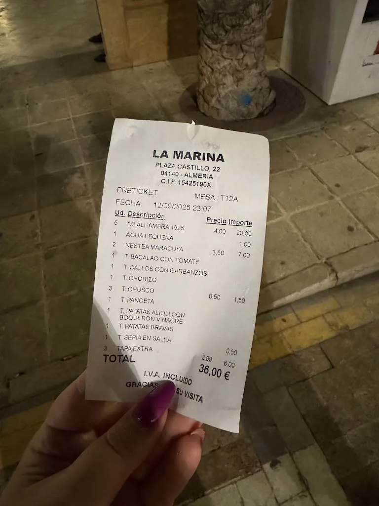 Laura Lanzarote Calero_Cafe Bar La Marina_Carboneras_review