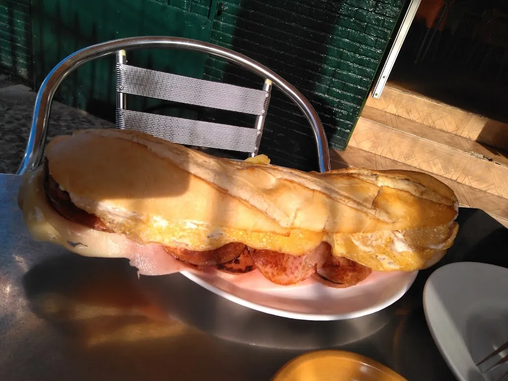 Jose Delgado_Burguer Castillo_Villanueva del Río y Minas_review