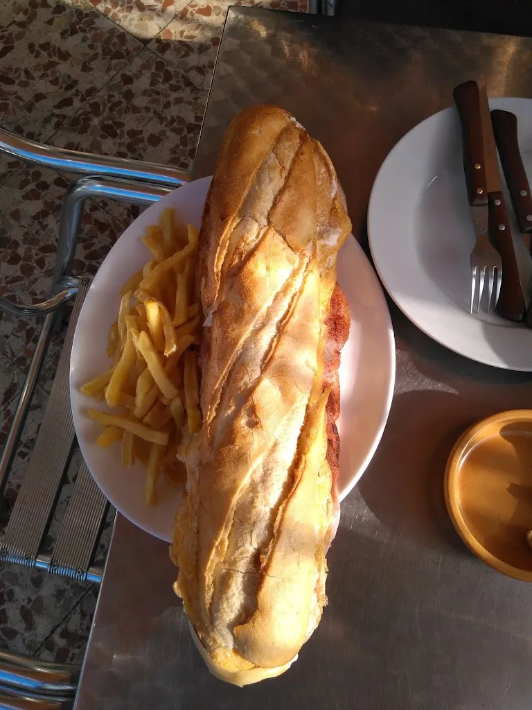 Burguer Castillo_Villanueva del Río y Minas_slider_image_2