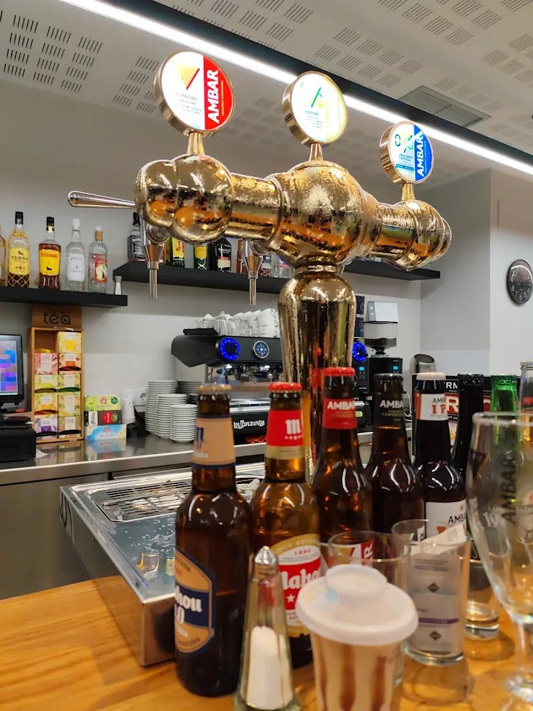 leandro coimbra pereira_Cris Café Área 117 Restaurante_Adradas_review