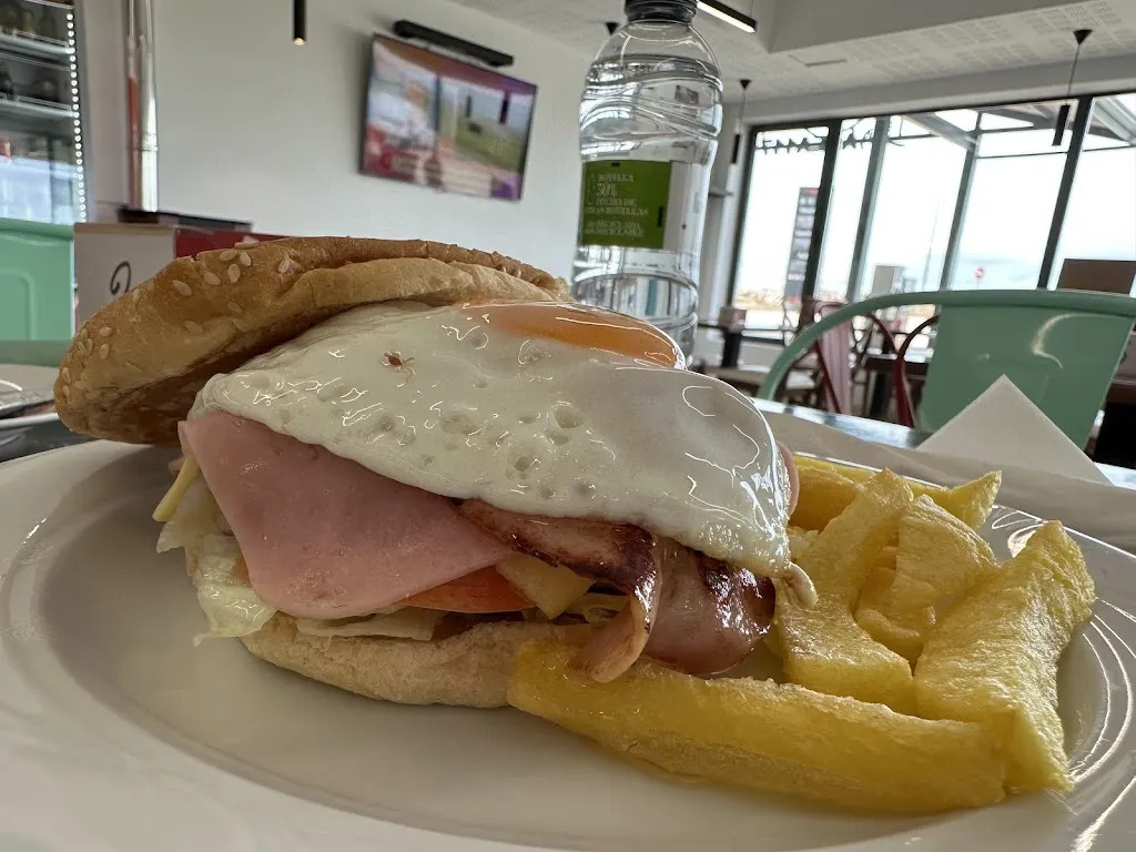 Clemente Rodríguez Arráez_Cris Café Área 117 Restaurante_Adradas_review