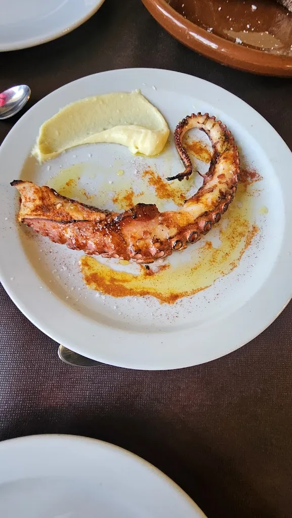 Cesar_La Cantina Bar Restaurante de Ángel & Tina_Alconaba_review