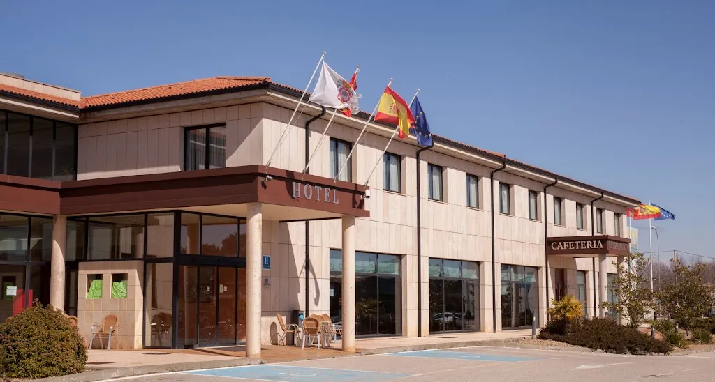 Hotel Restaurante Villa de Almazán_Almazul_slider_image_1