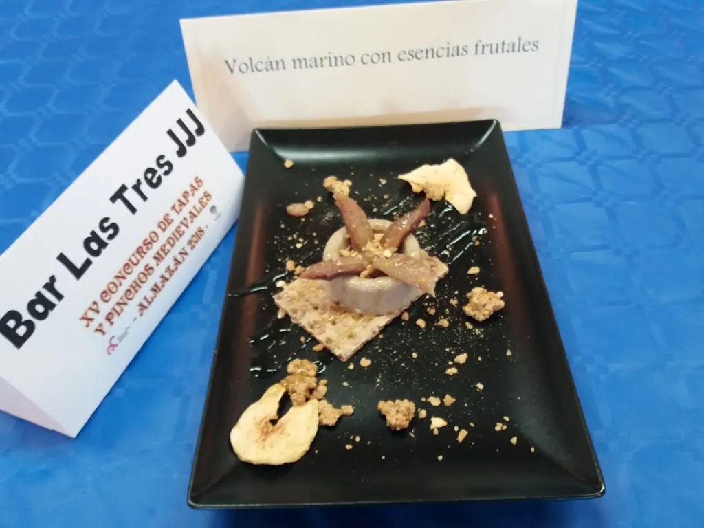 Menu_Las Tres J J J_Almazán_image_6