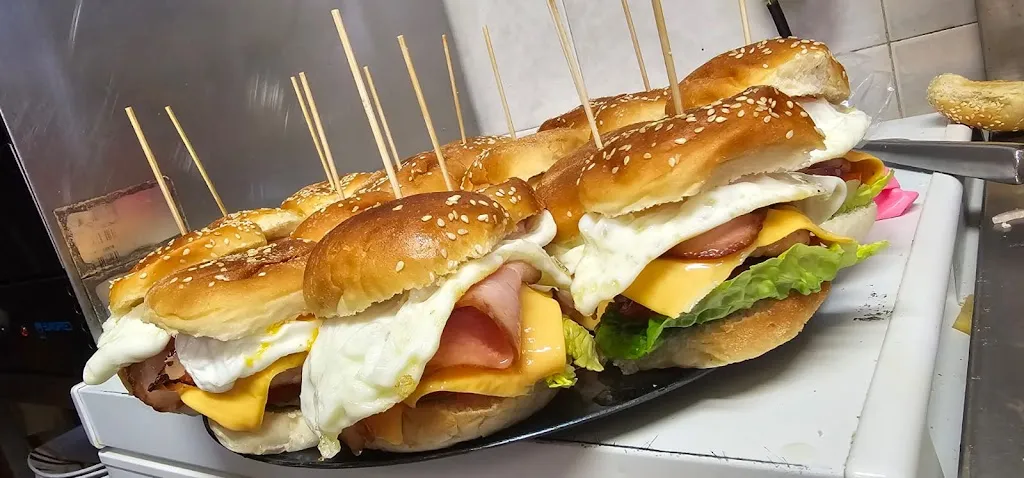 Las Tres J J J_Almazán_slider_image_2