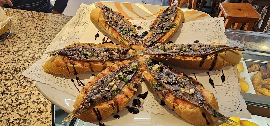 Las Tres J J J_Almazán_slider_image_3