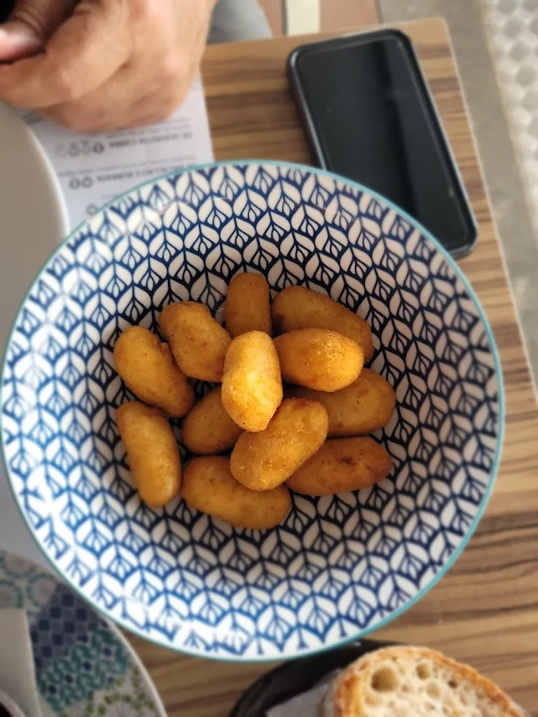 Moraima Caceres-Centeno_Carrumeiro_Corcubión_review