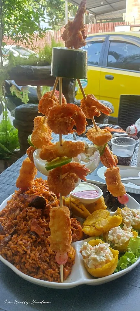 Marisquería castillo de Oro restaurant in Arenillas