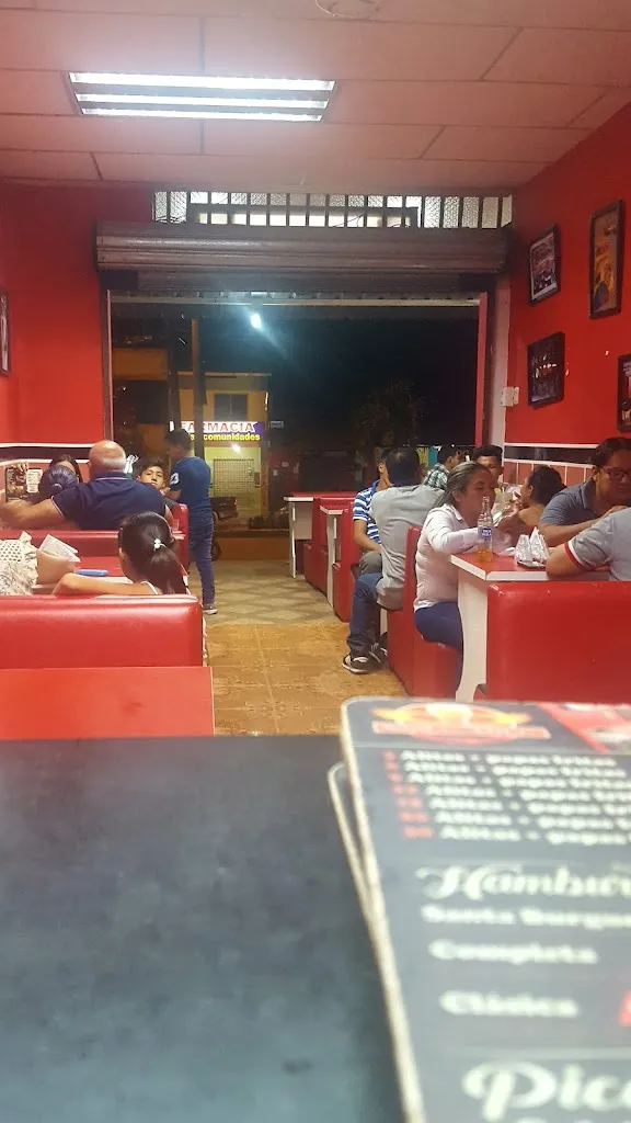 SANTAS ALITAS restaurant in Arenillas