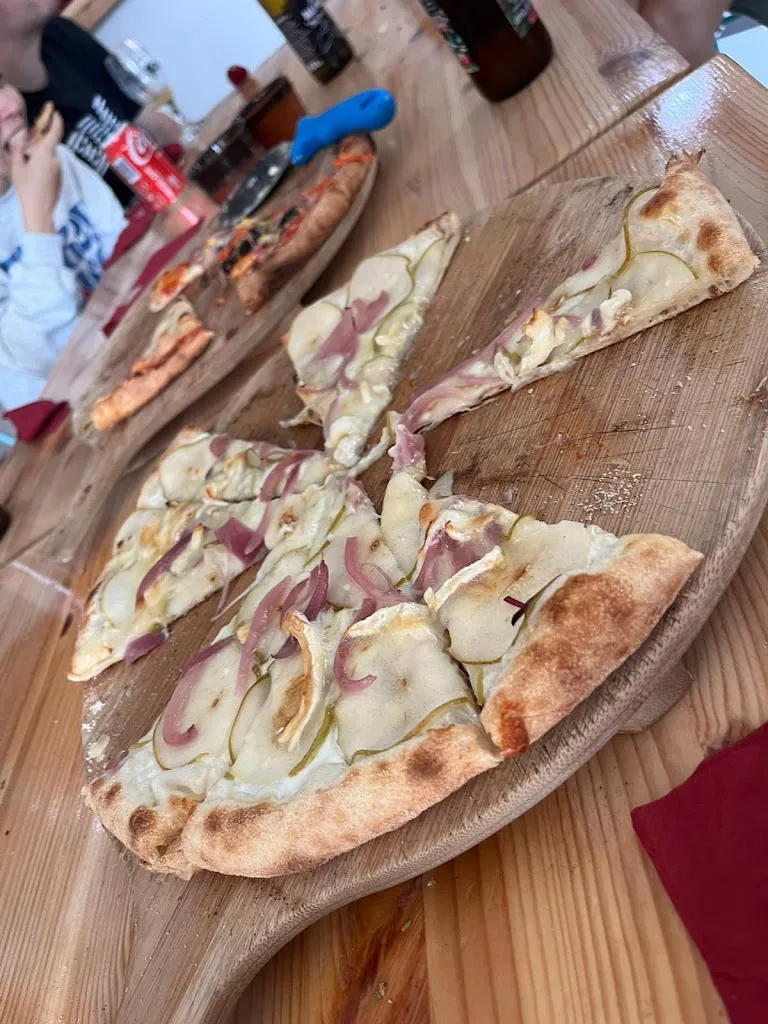 Gonzalo Velasco Hornero_Pizzcolabis_Buitrago_review