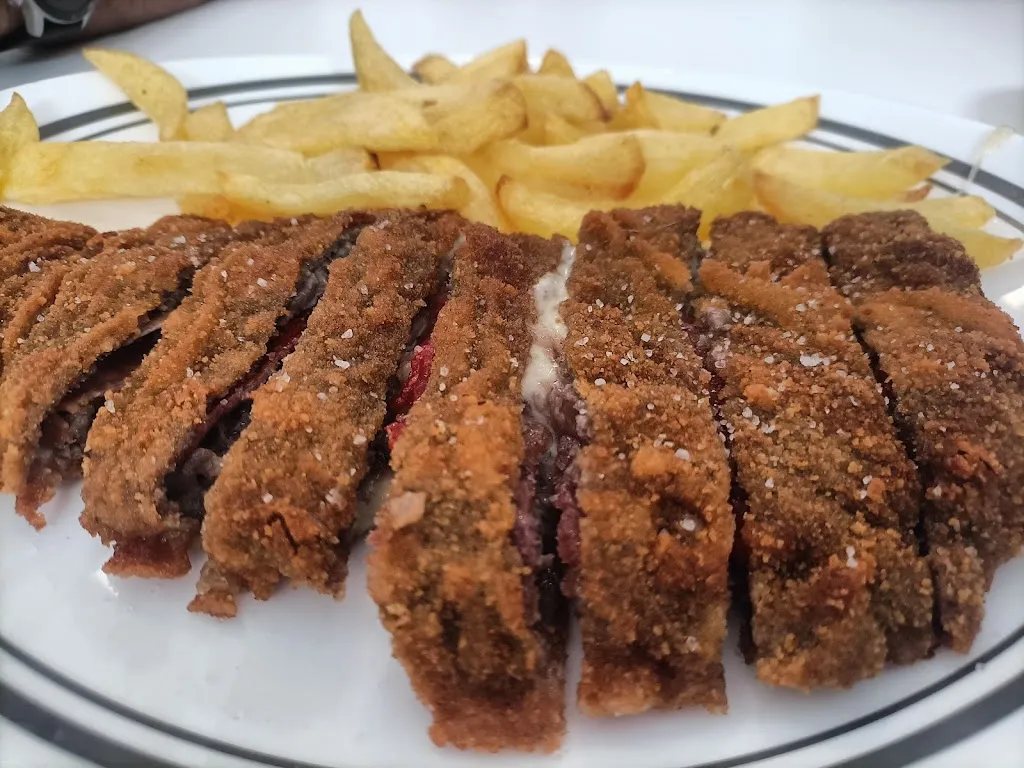 ESMERALDA CASTELLANOS_Cervecería Plaza_Buitrago_review